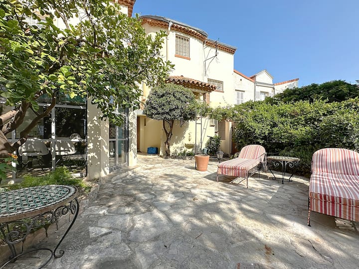 Appartement · Cannes · ★4,89 · 3 chambres · 3 lits · 3&nbsp;salles de bain et 1&nbsp;toilette