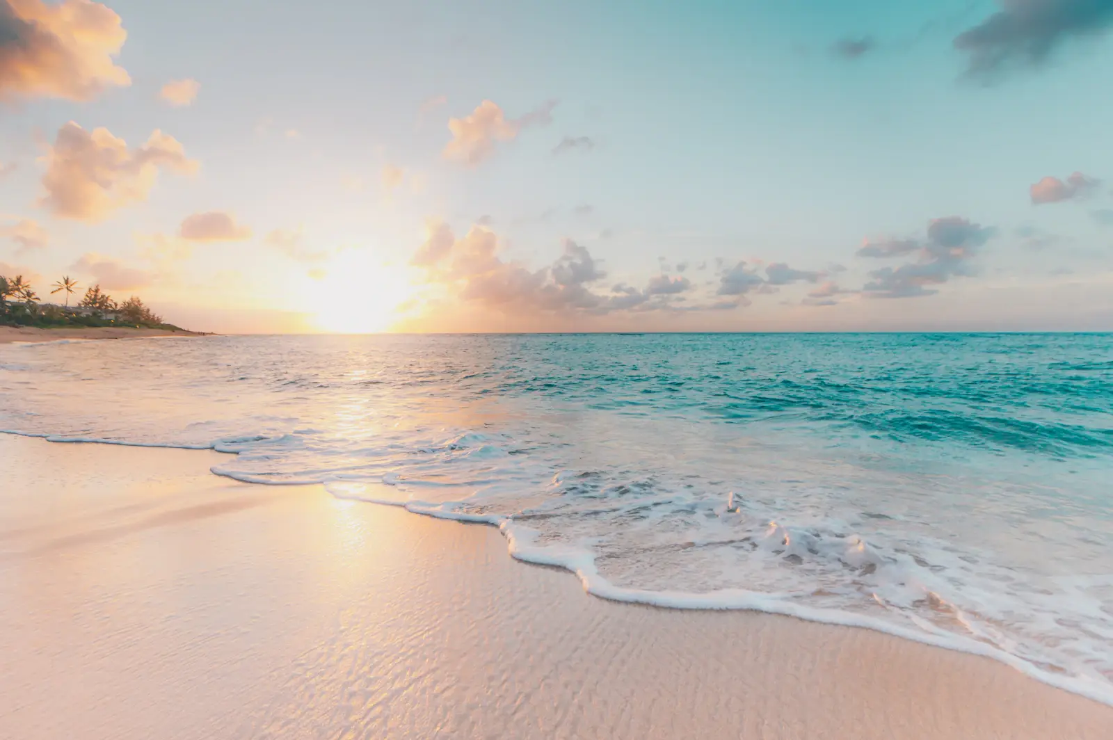 Plage au coucher du soleil, photo d’illustration