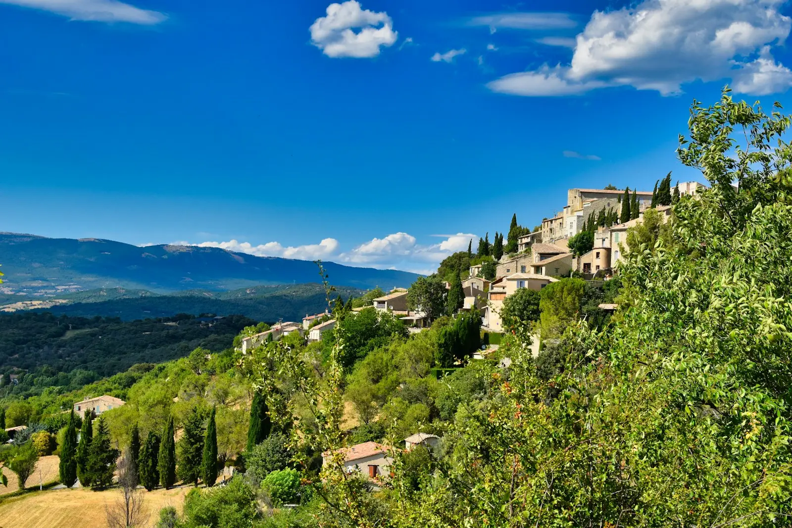 Village perché de Lurs et collines de Haute-Provence